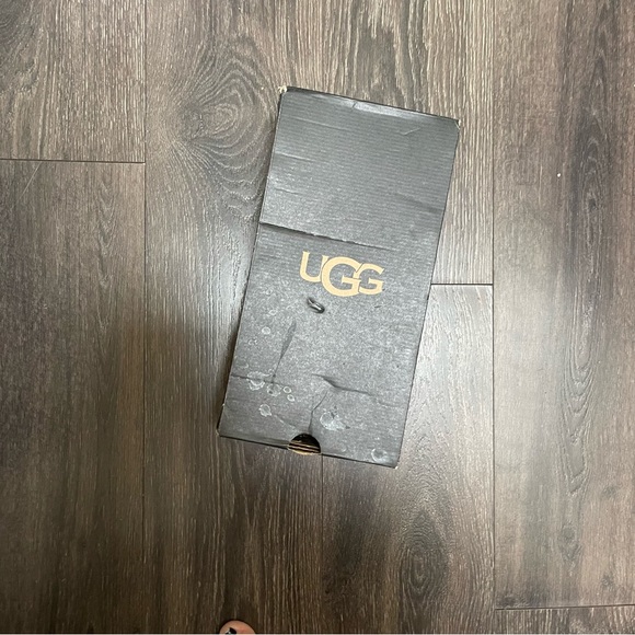 UGG Mascot Slipper (Model 1101110) Size 9 - Picture 6 of 7